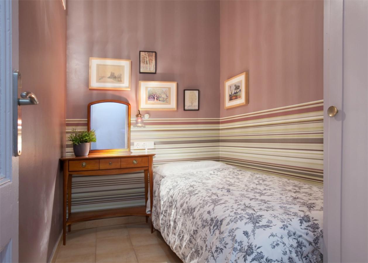 Aparteasy - Family Sant Antoni Apt. Barcelona Bagian luar foto