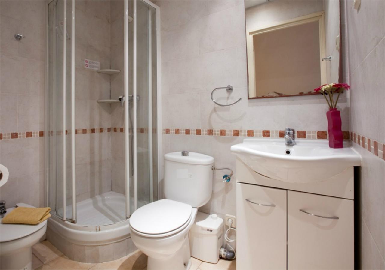 Aparteasy - Family Sant Antoni Apt. Barcelona Bagian luar foto